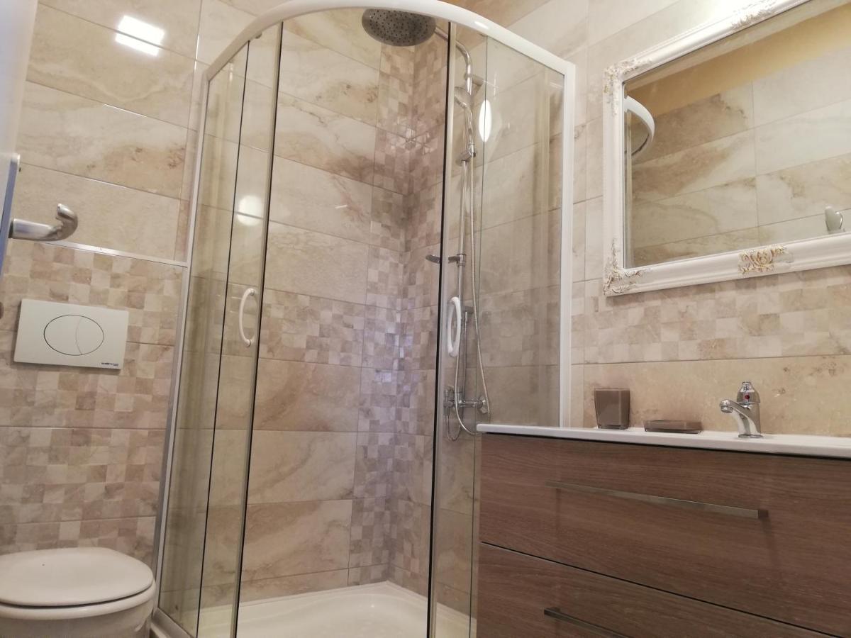 Apartmani Mistral Макарска Екстериор снимка
