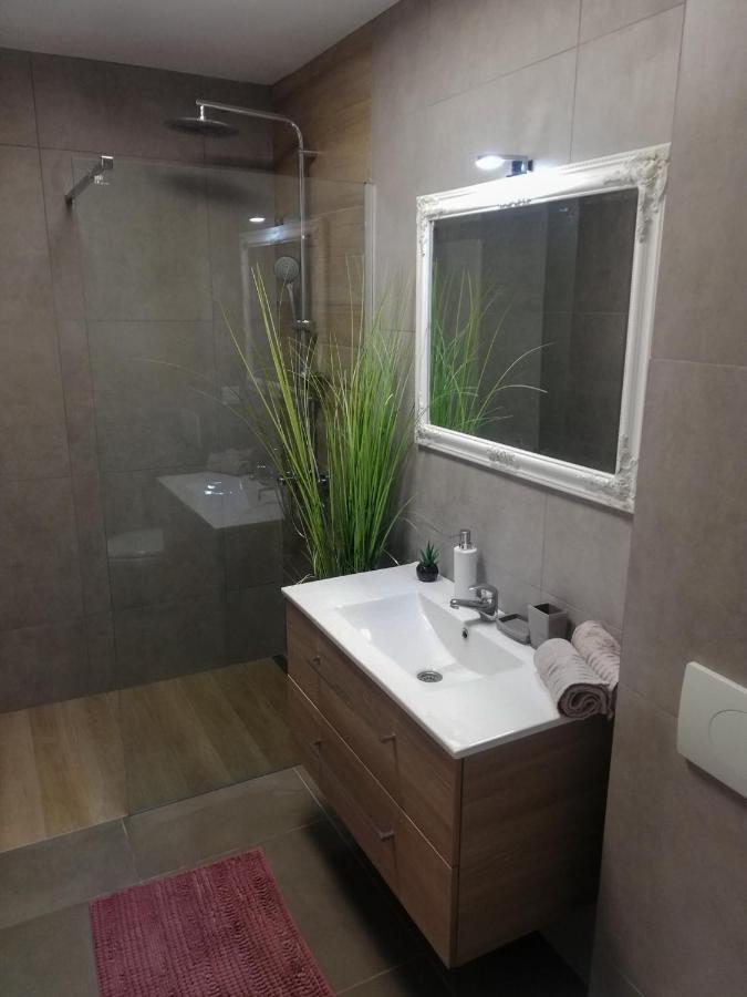 Apartmani Mistral Макарска Екстериор снимка