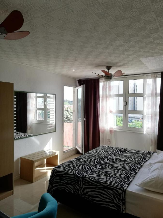 Apartmani Mistral Макарска Екстериор снимка
