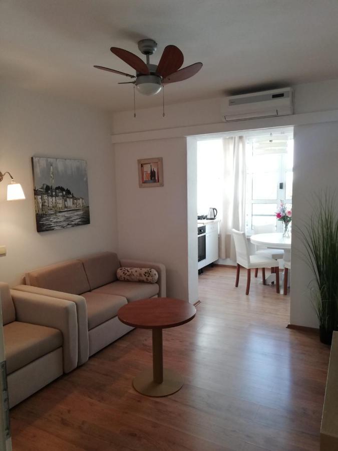 Apartmani Mistral Макарска Екстериор снимка
