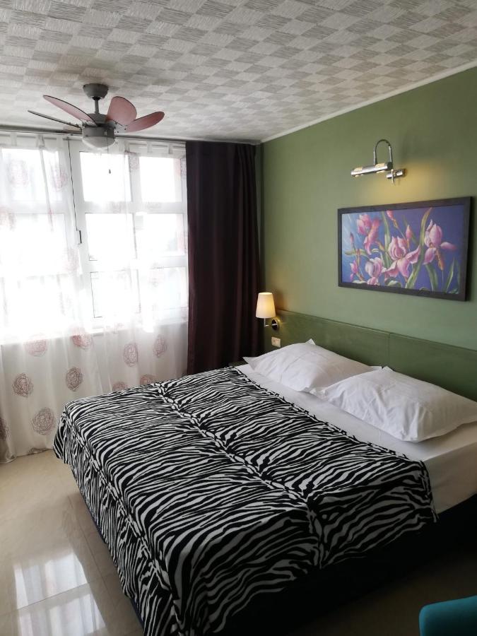 Apartmani Mistral Макарска Екстериор снимка