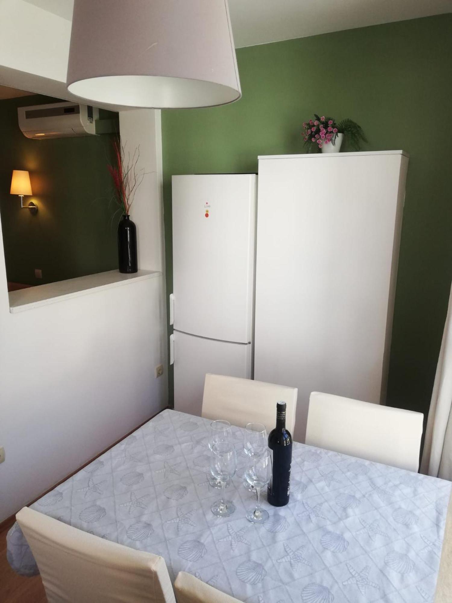 Apartmani Mistral Макарска Стая снимка
