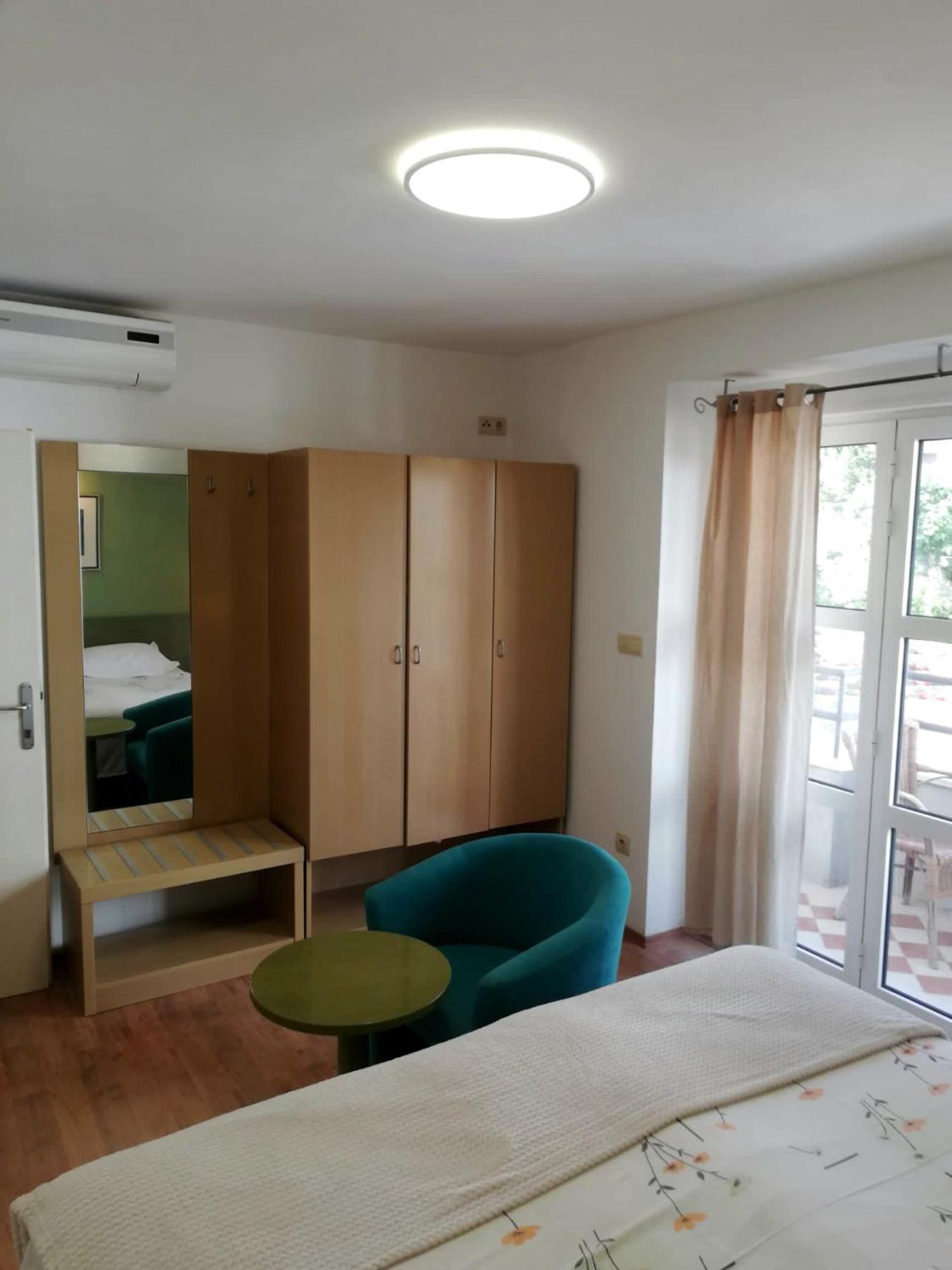 Apartmani Mistral Макарска Стая снимка